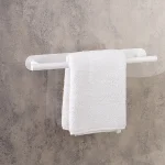 جای حوله ی چسبی پایه بیضی رنگ سفید