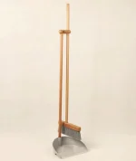 جارو و خاک انداز چوبی رنگ طوسی - Image 2