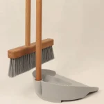 جارو و خاک انداز چوبی رنگ طوسی