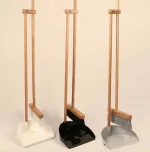 جارو و خاک انداز چوبی رنگ طوسی - Image 4