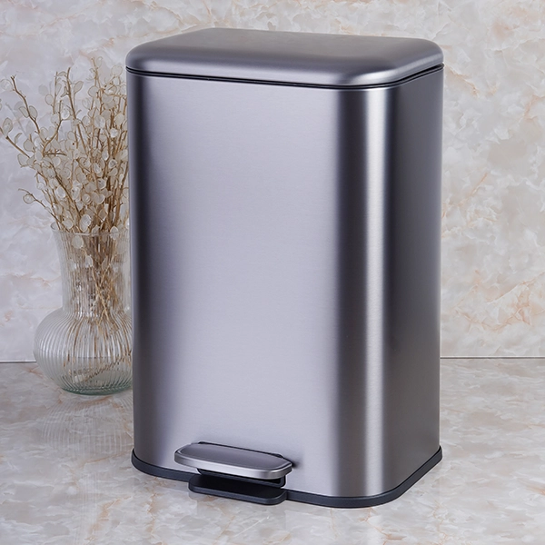 _DSC7661 سطل زباله ی حجم 30 لیتر پدالی وارداتی رنگ استیل - Image 1