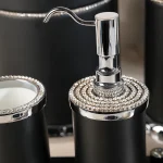 ست سرویس بهداشتی برنجی 6 پارچه ی لوکس نگین دار رنگ مشکی - Image 4