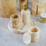 ست سرویس بهداشتی 7 پارچه سنگ طبیعی رگه‌دار کرم با یراق طلایی