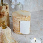 ست سرویس بهداشتی 7 پارچه سنگ طبیعی رگه‌دار کرم با یراق طلایی