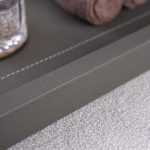 سینی چرمی با دسته برنجی رنگ طوسی