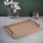 سینی چرمی با دسته برنجی رنگ کرمی